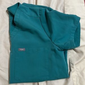 FIGS Catarina Top Size Small. Color is Cactus.